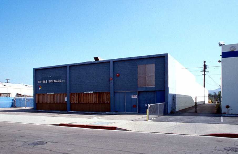 More Photos Of 1020 Chestnut St, Burbank Light Distribution For Lease