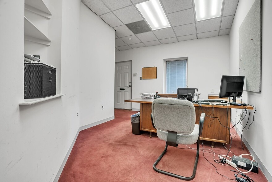 More Photos Of 4609 Pinecrest Office Park Dr, Alexandria Medical For Sale