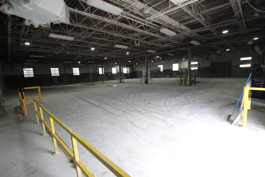 More Photos Of 104 Lee St, Lodi Manufacturing For Sale