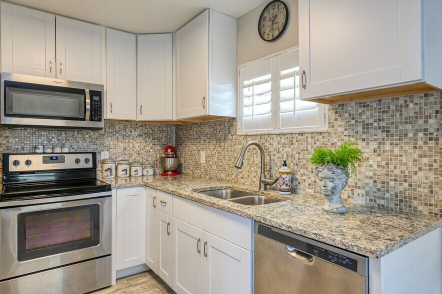 More Photos Of 105 Central Ave, Crescent City Office For Sale