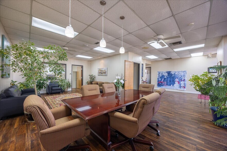 More Photos Of 812 Lexington Dr, Plano Office For Sale