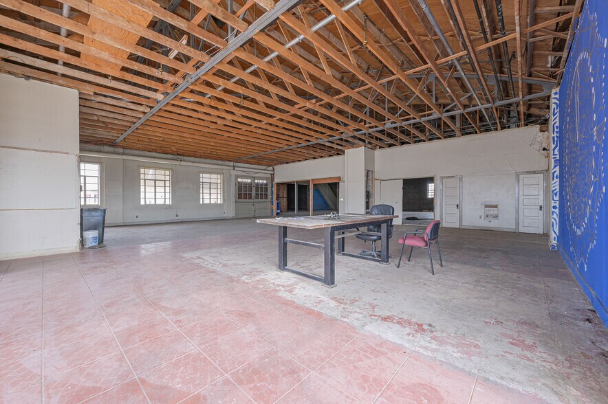More Photos Of 1701 NW 5th St, Oklahoma City Warehouse For Sale