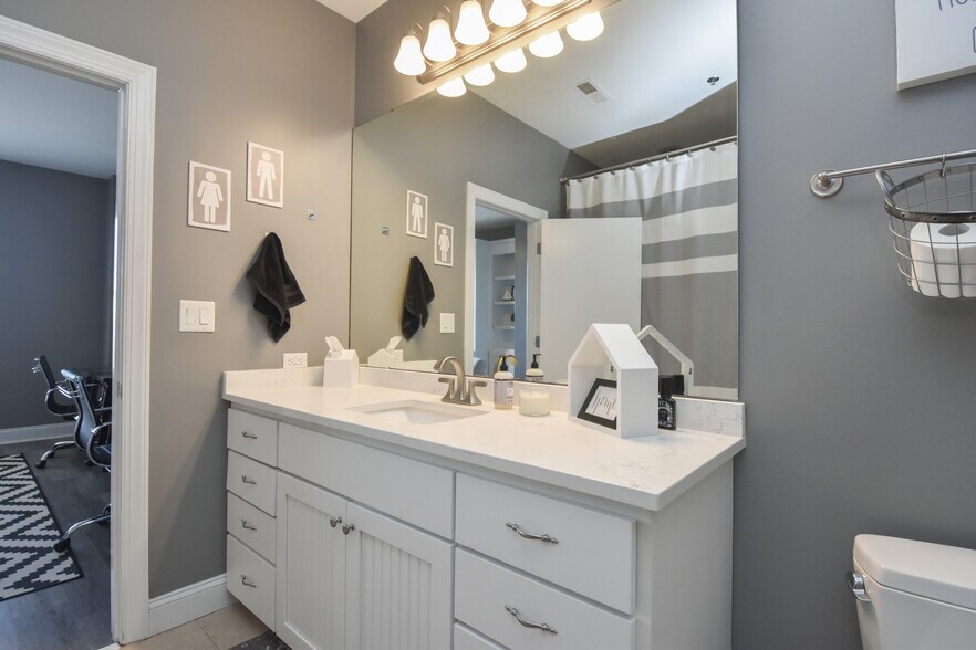 More Photos Of 19701 Bethel Church Rd, Cornelius Office For Sale