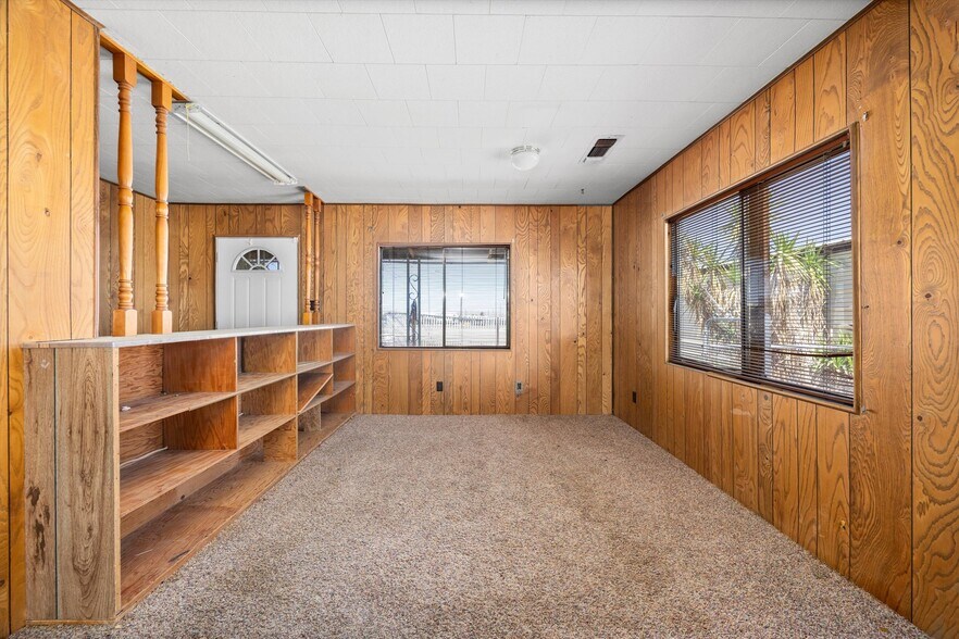 More Photos Of 523-529 Kristin st, Taft Flex For Sale
