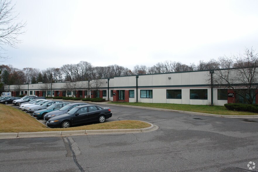 More Photos Of 6585-6595 Edenvale Blvd, Eden Prairie Showroom For Lease