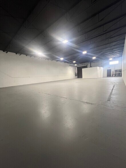 More Photos Of 920 W 19th St, Hialeah Warehouse For Sale