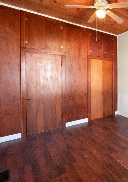 More Photos Of 615 E Main St, Scottsville Office For Sale