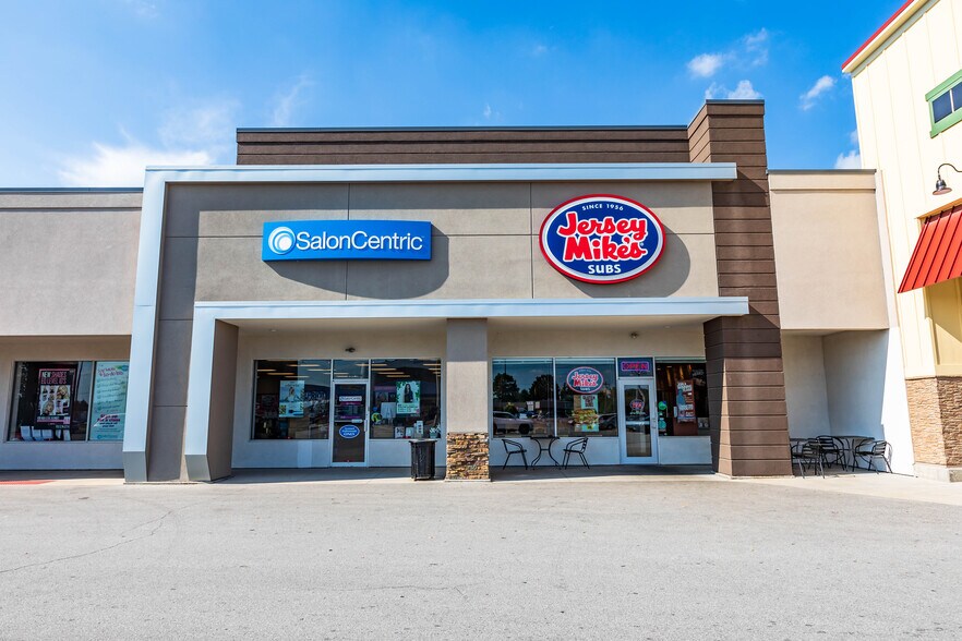 More Photos Of 2150 E Kimberly Rd, Davenport Unknown For Lease