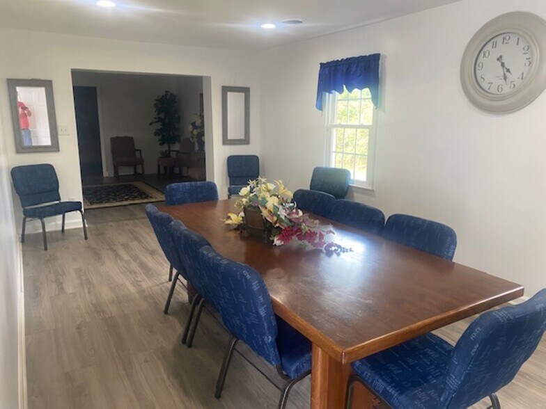 More Photos Of 109 Fontaine Dr, Ridgeway Funeral Home For Sale