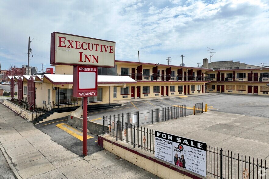 Primary Photo Of 325 W Columbia St, Springfield Hotel For Sale