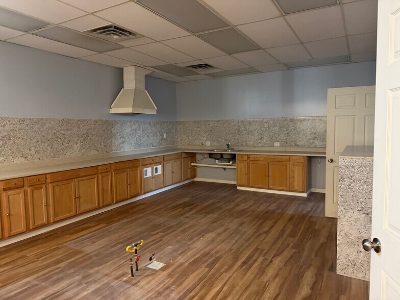 More Photos Of 347 Wyoming Ave, Wyoming Medical For Lease