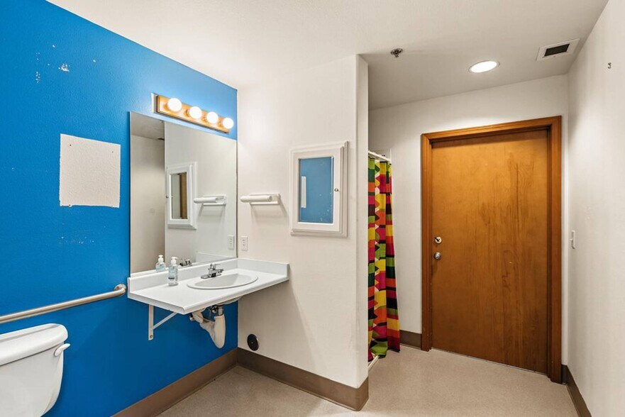 More Photos Of 905 Skylark Pl, Ashland Healthcare For Sale