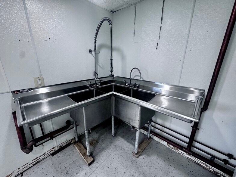 More Photos Of 270 Seabury St, Fall River Storefront For Sale