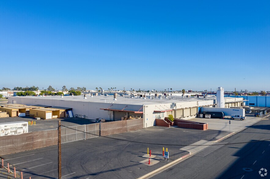 More Photos Of 6623-6625 Washington Blvd, Los Angeles Warehouse For Lease