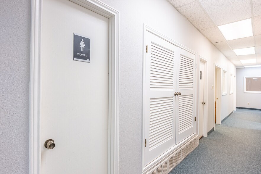 More Photos Of 4718 S Loop 289, Lubbock Office Residential For Lease