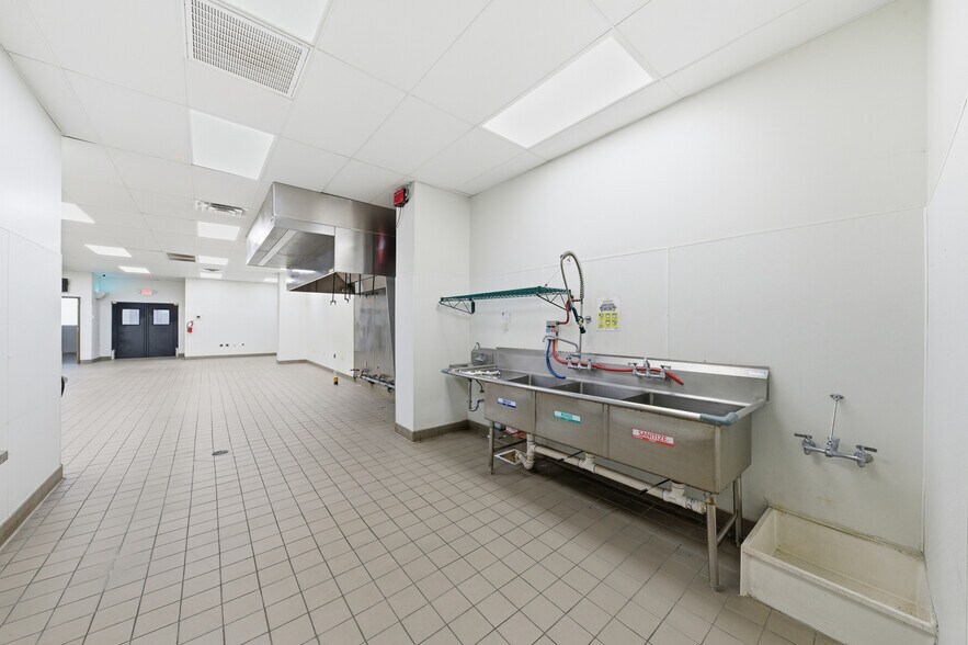 More Photos Of 4122 Campbell Rd, Houston Flex For Lease