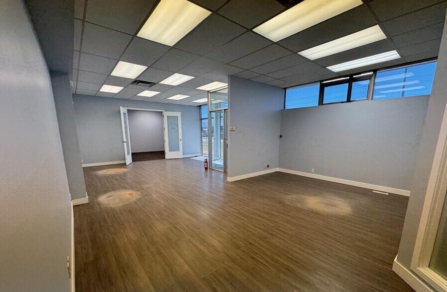 More Photos Of 14640 115th Ave NW, Edmonton Showroom For Sale