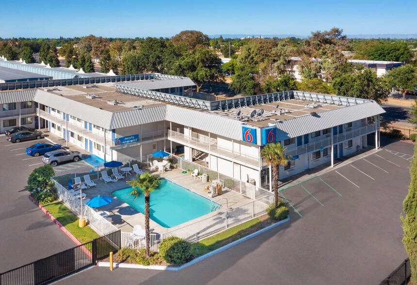 Primary Photo Of 1564 E Main St, Woodland Hotel For Sale