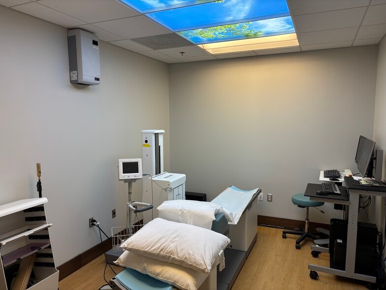 More Photos Of 24430 Stone Springs Blvd, Dulles Town Center Medical For Lease