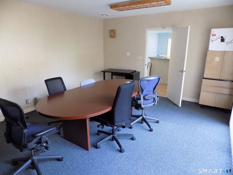 More Photos Of 85 Beleden Gardens Dr, Bristol Medical For Sale