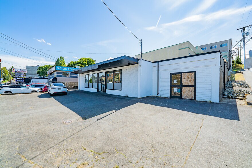 More Photos Of 111 Terminal Av, Nanaimo General Retail For Sale
