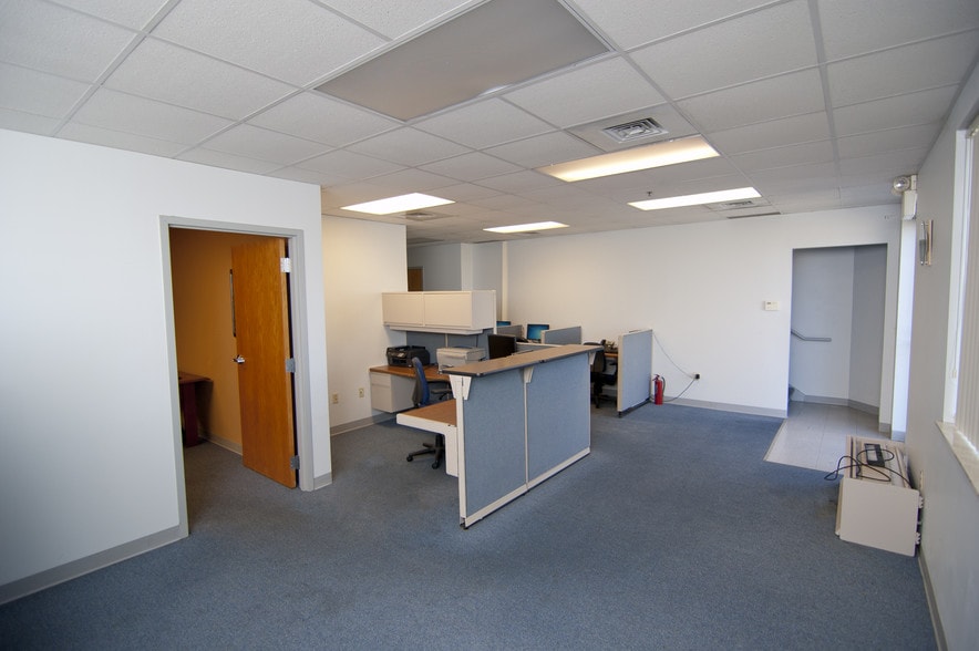 More Photos Of 95-101 Arco Dr, Saint Charles Warehouse For Sale