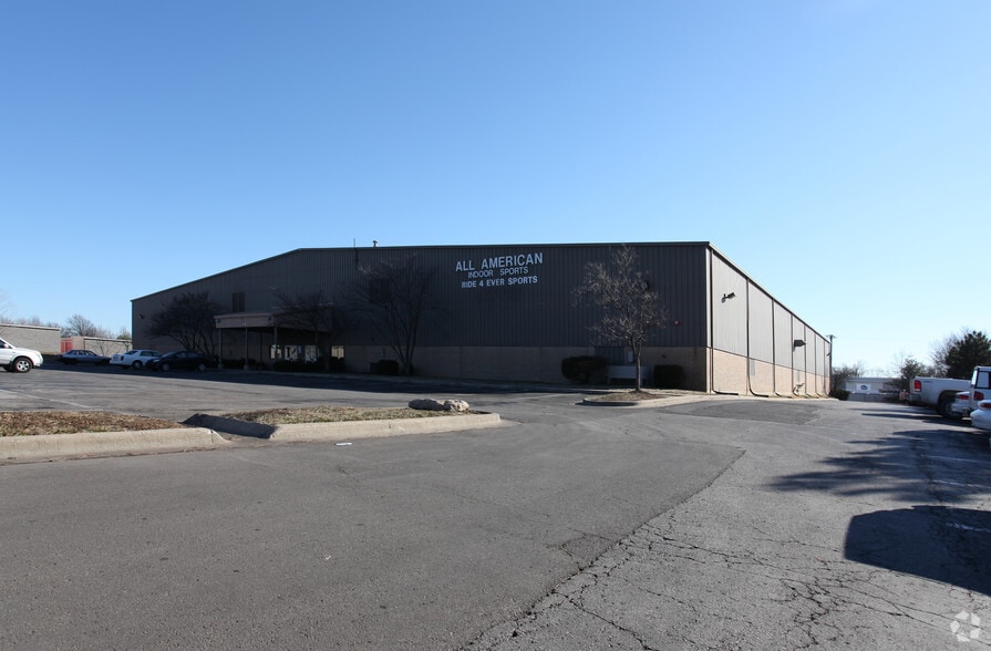 More Photos Of 8875 Rosehill Rd, Lenexa Health Club For Sale