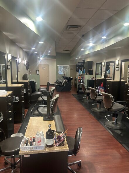 More Photos Of 500 E Royalton Rd, Broadview Heights General Retail For Lease