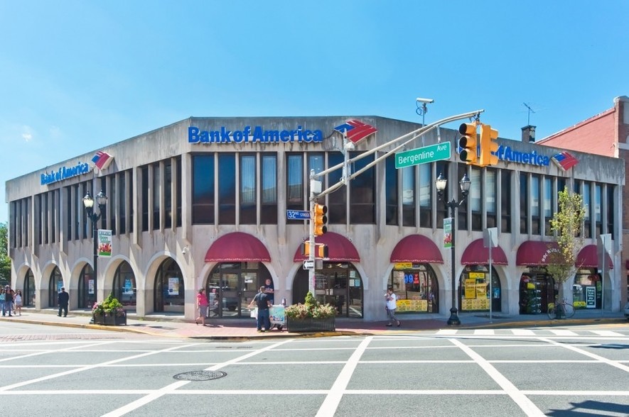 Primary Photo Of 3109 Bergenline Ave, Union City Bank For Lease