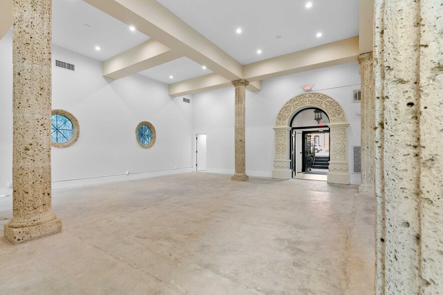 More Photos Of 210 S Kenwood St, Glendale Loft Creative Space For Lease