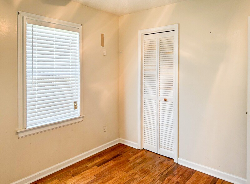 More Photos Of 202 Harold King Dr, Benton Office For Sale