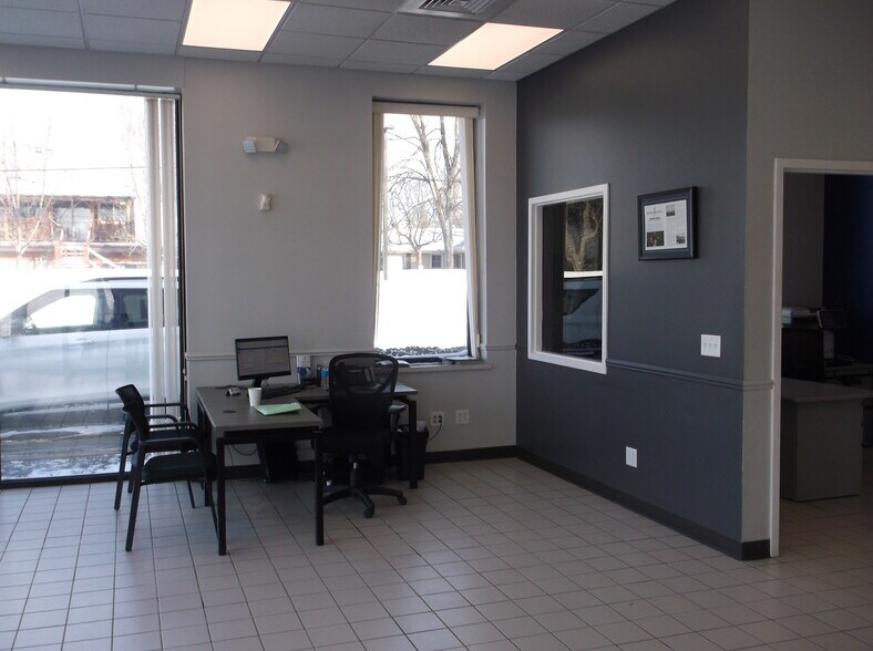 More Photos Of 500 S Green Bay Rd, Neenah Auto Dealership For Sale