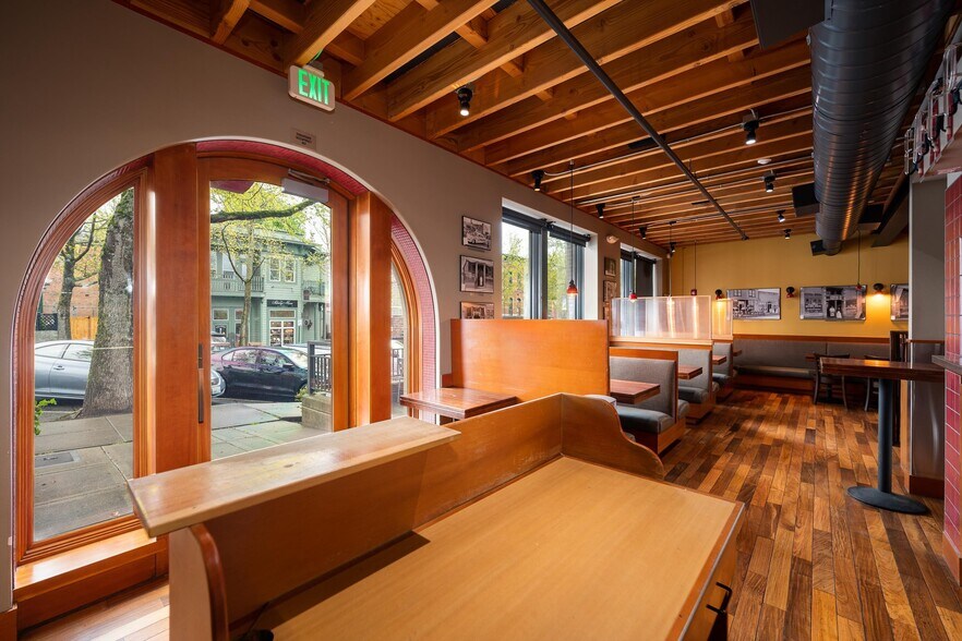 More Photos Of 1011 Harris Ave, Bellingham Restaurant For Sale