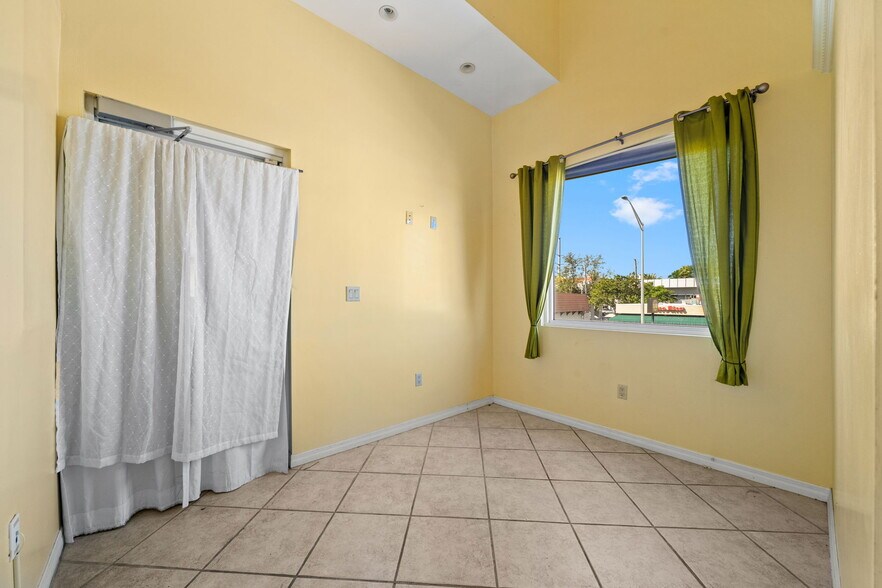 More Photos Of 430 S Dixie Hwy, Miami Office For Lease