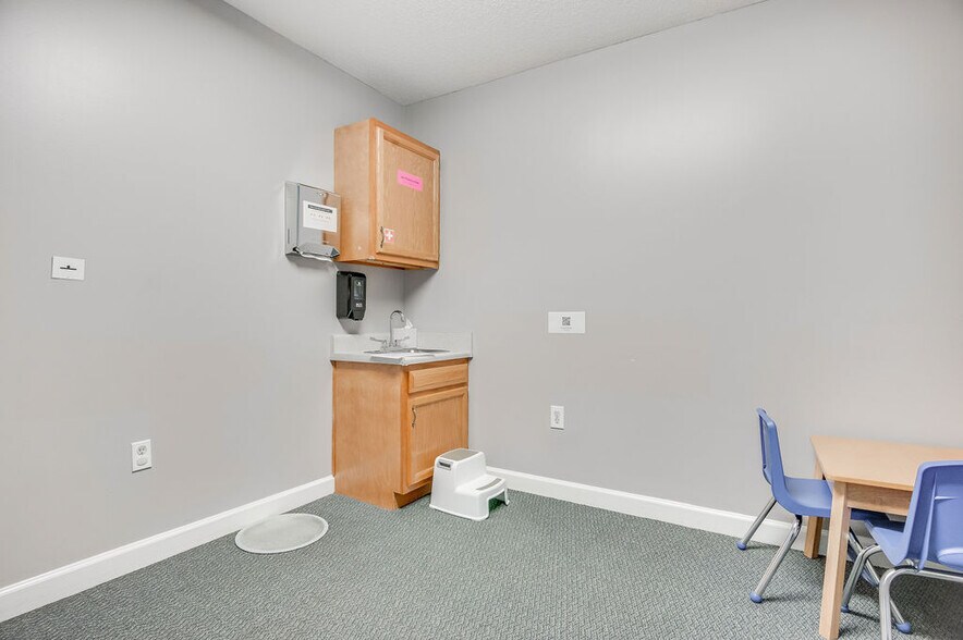 More Photos Of 217-219 Station St, Jacksonville Medical For Lease