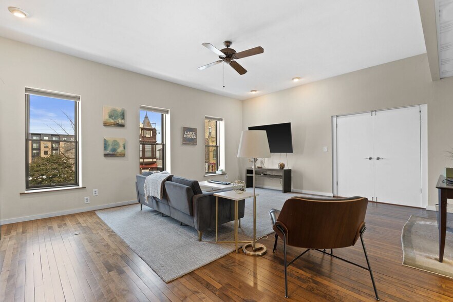 More Photos Of 228 Main St, Racine Restaurant For Sale