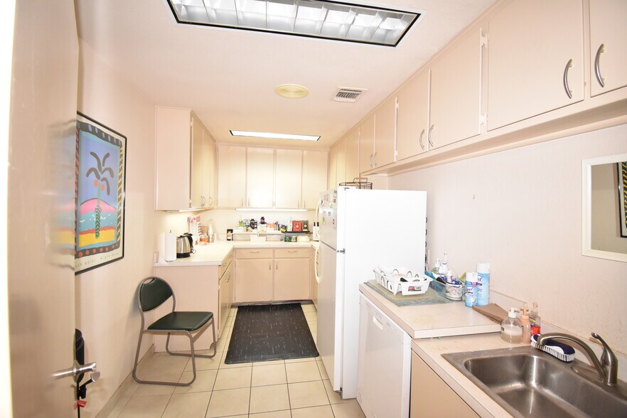 More Photos Of 2612 Harwood Rd, Bedford Medical For Sale