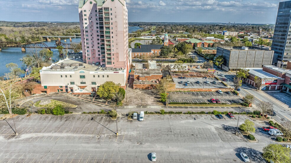 More Photos Of 15 7th St, Augusta Restaurant For Sale