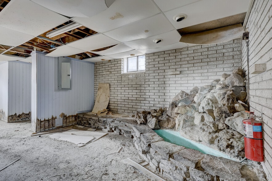 More Photos Of 23919 John R Rd, Hazel Park Freestanding For Sale