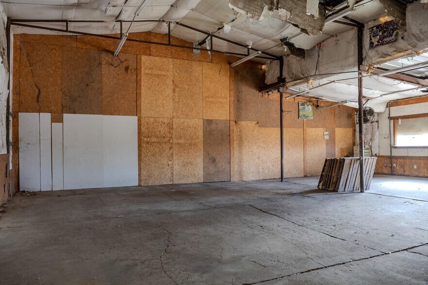 More Photos Of 2020 Fort Worth Hwy, Weatherford Freestanding For Sale
