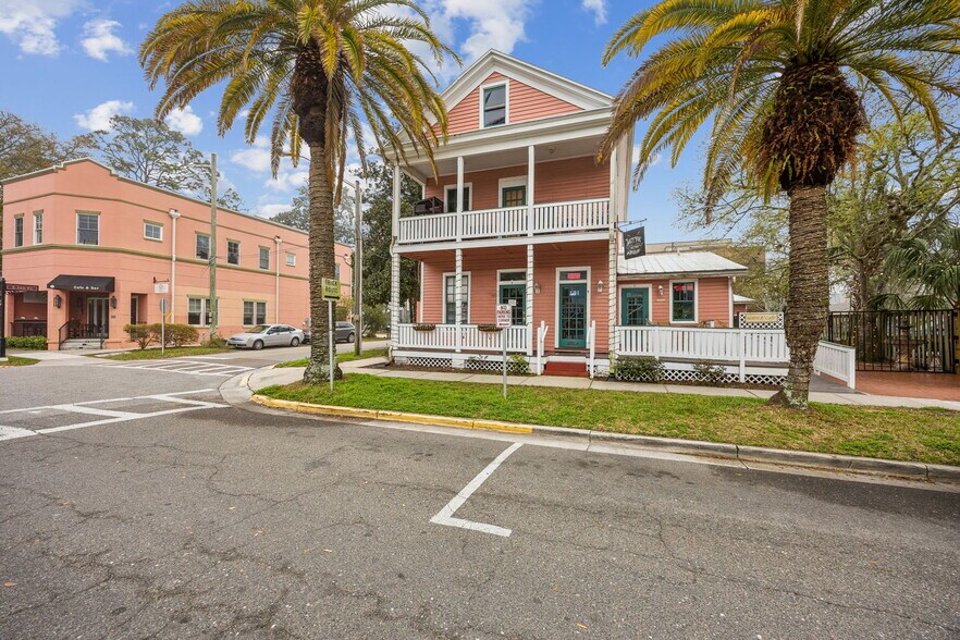 More Photos Of 218 Ash St, Fernandina Beach Freestanding For Sale
