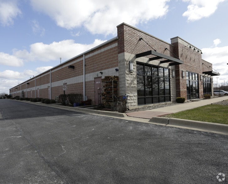 More Photos Of 444-464 N Weber Rd, Romeoville General Retail For Lease