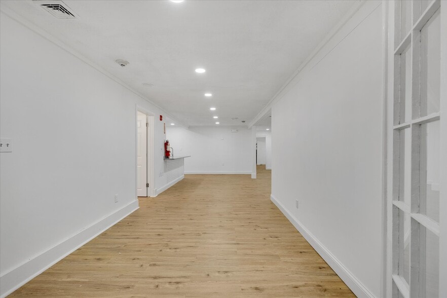 More Photos Of 307 Falmouth Rd, Hyannis Office For Sale