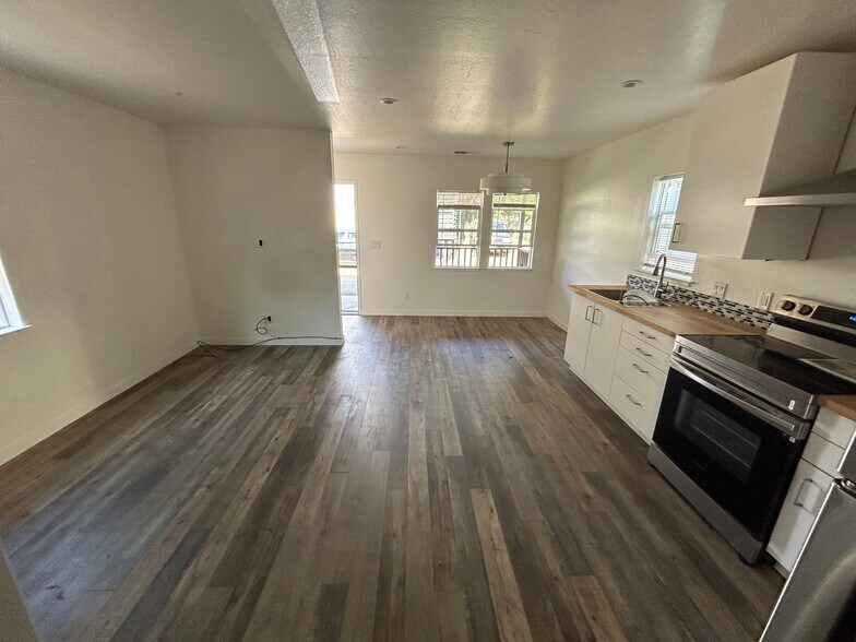 More Photos Of 23 Ford St, Watsonville Apartments For Sale