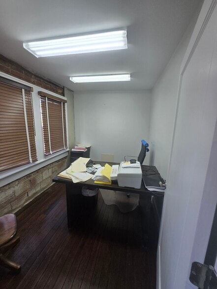 More Photos Of 2108 Airport Blvd, Mobile Office For Sale