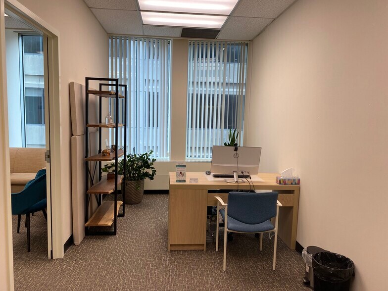 More Photos Of 123 Edward St, Toronto Medical For Lease