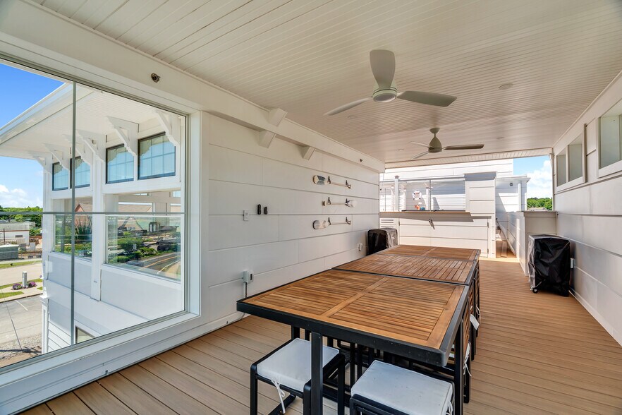 More Photos Of 32 Broadway Ave, Mystic Hotel For Sale