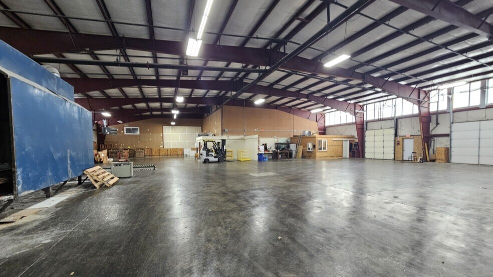 More Photos Of 841 3rd Ave, Longview Freestanding For Lease