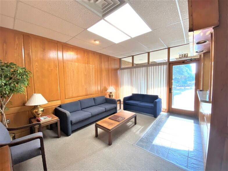 More Photos Of 119 S Main St, Lockhart Office For Lease