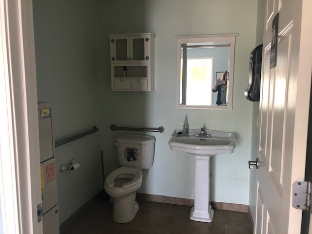 More Photos Of 1468 W Corbett Ave, Swansboro Office For Sale